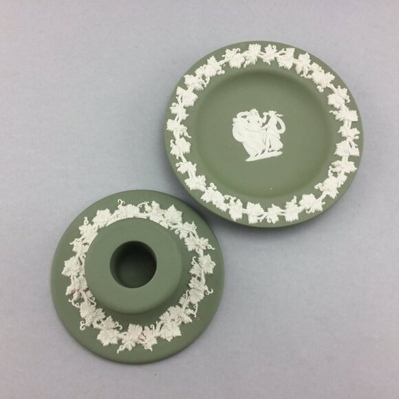 2 Pieces of Wedgwood Jaspeware Green Pieces Candlestick Holder Trinket Dish - Picture 2 of 10